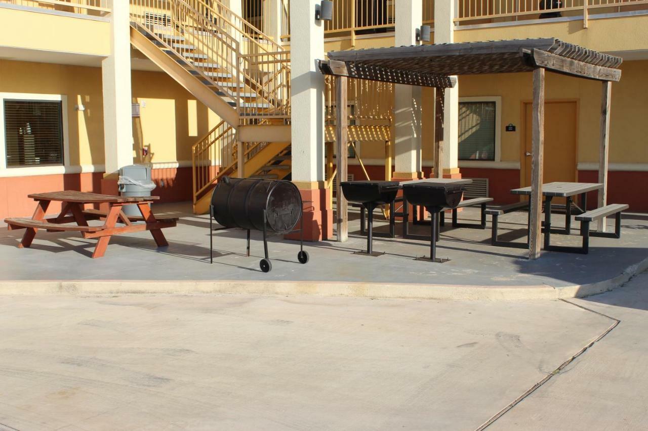 Horizon Inn & Suites Pearsall Eksteriør bilde