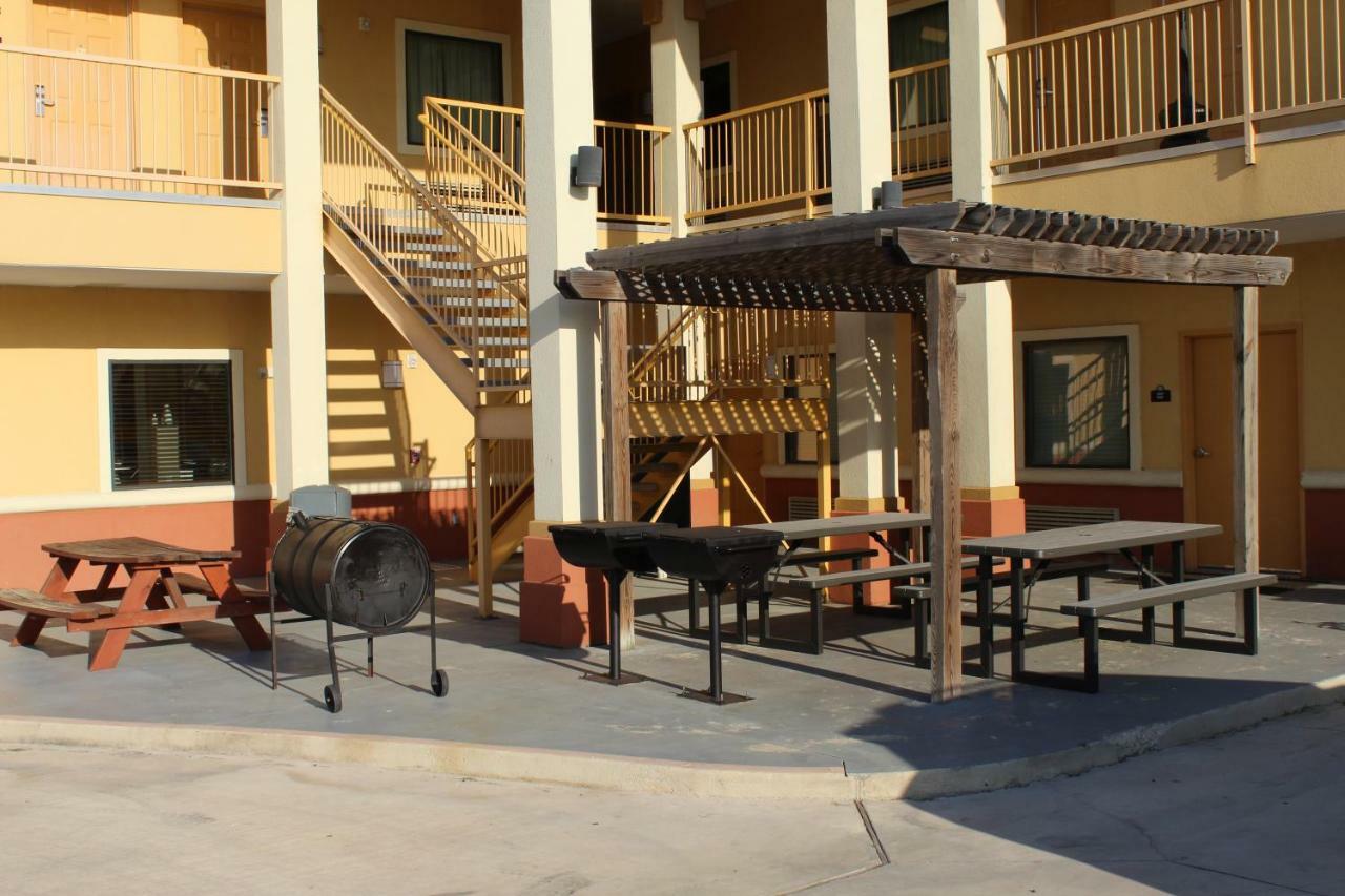 Horizon Inn & Suites Pearsall Eksteriør bilde